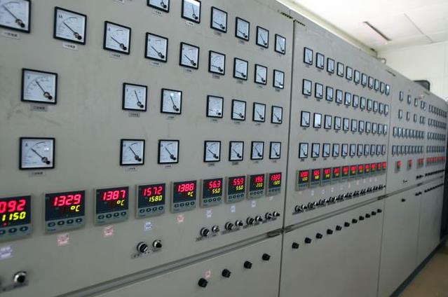 為什么配電室弱電機房要安裝防靜電地板？